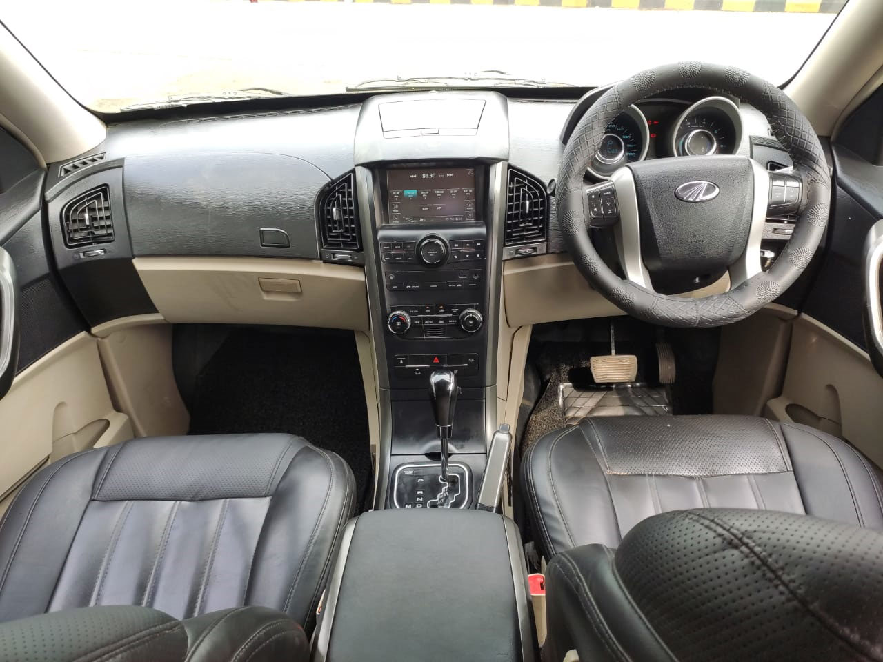 XUV 500 W6 (Automatic)